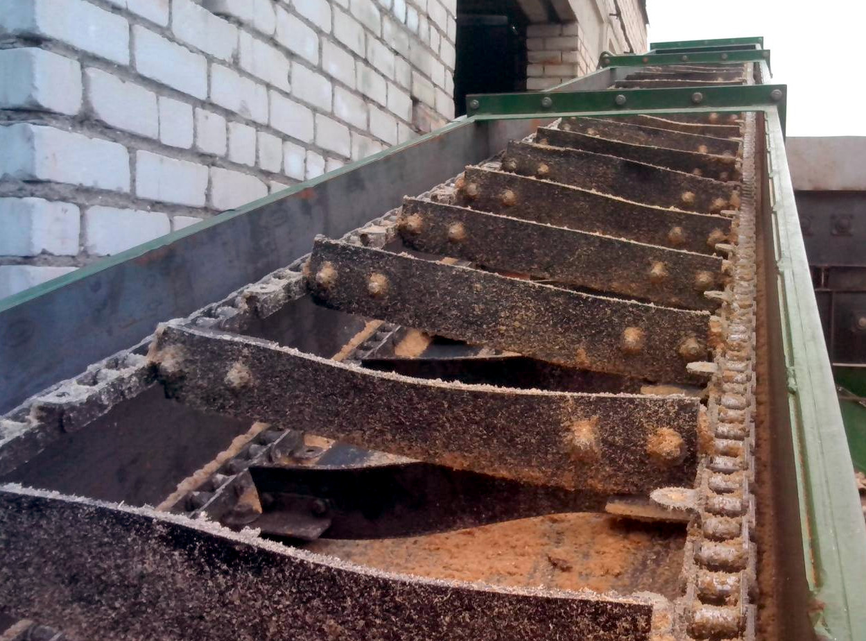 chain unevenly stretched after jamming with a log