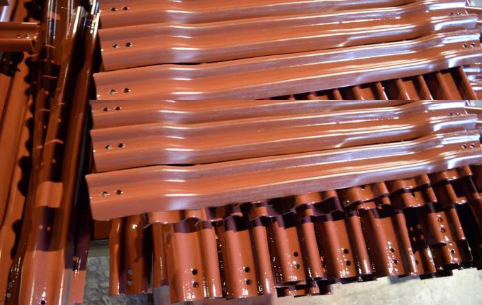 Floor chain conveyor scrapers