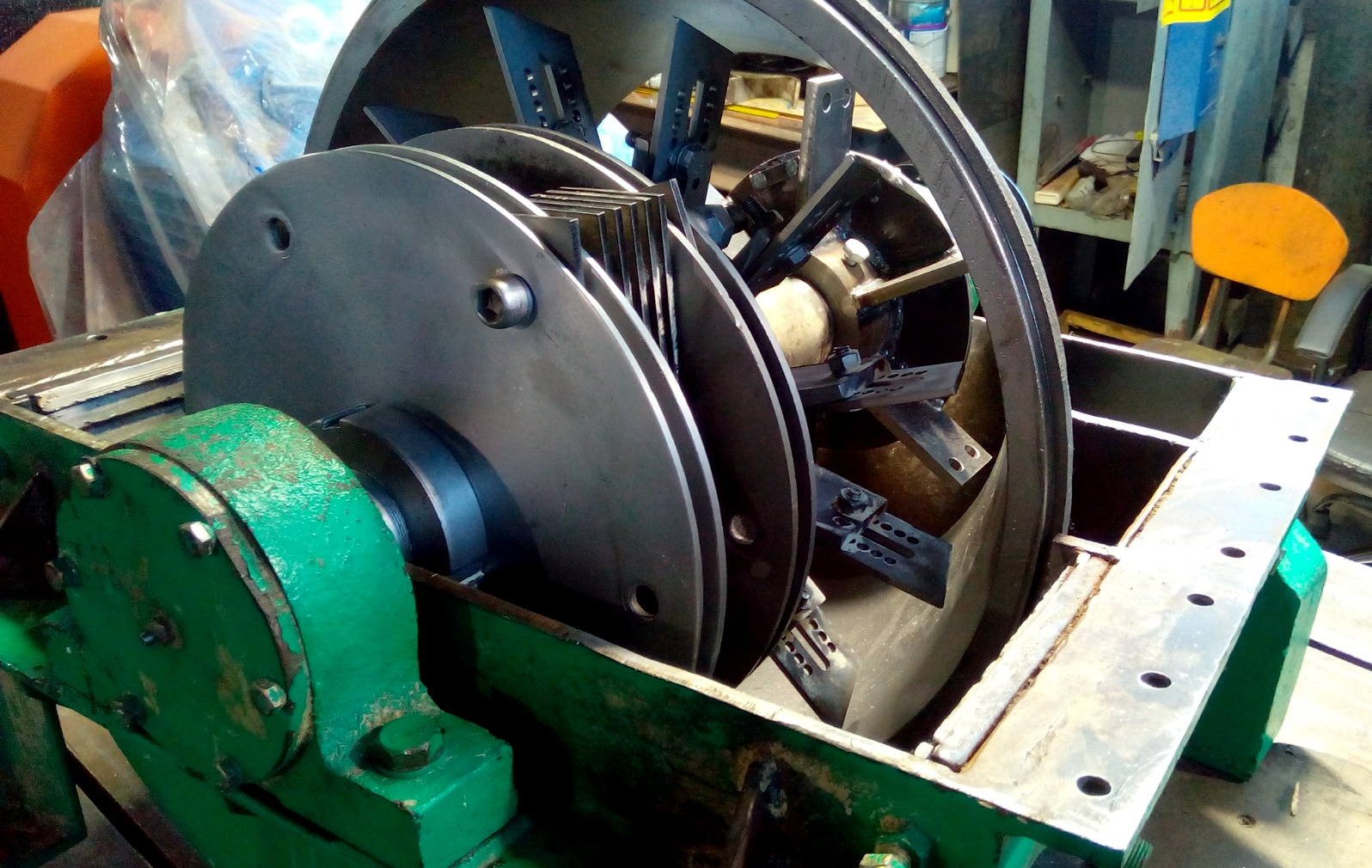 Crusher with Conical Classifier Casing